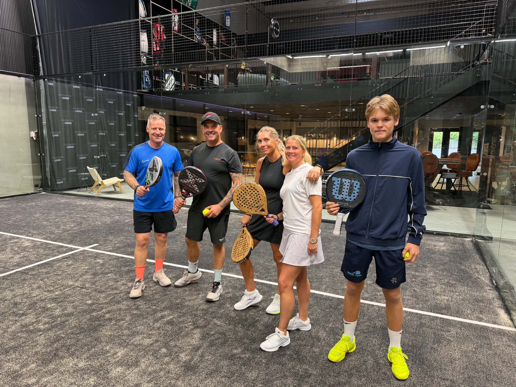 Spil på padelbanen