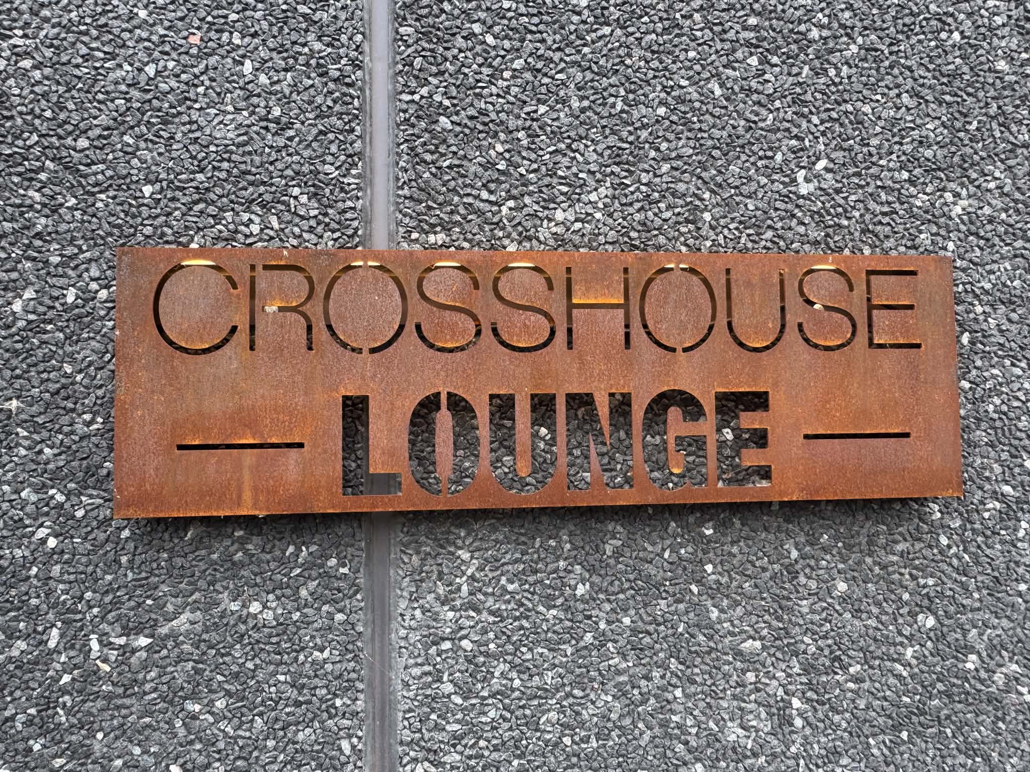 Crosshouse Lounge skilt