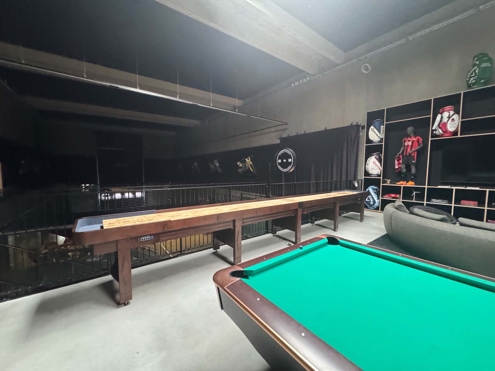 Pool og shuffleboard
